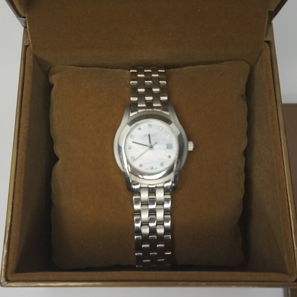 Gucci 5500L Mother of Pearl Face and Diamond - Picture 6 of 8